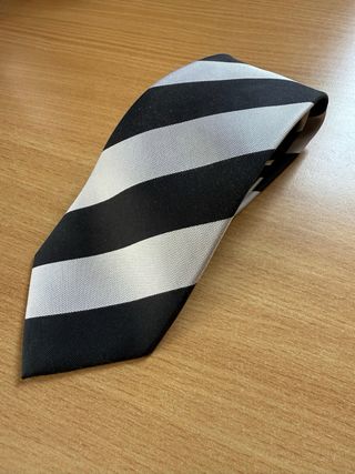 Corbata Zara Rayas Negras y Blancas.