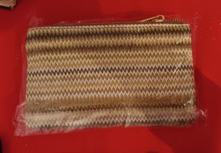 Dos bolsos cartera mano beige y marrón