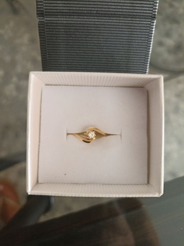 Sortija oro 18K con brillante fino