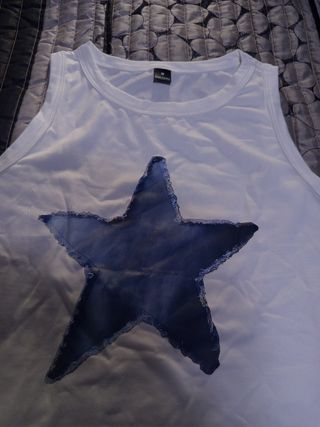 Camiseta tirantes blanca con estrella azul 