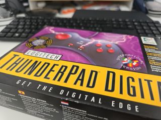 Mando Logitech Thunderpad Digital (sin CD)