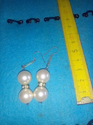 Orecchini in argento con perle