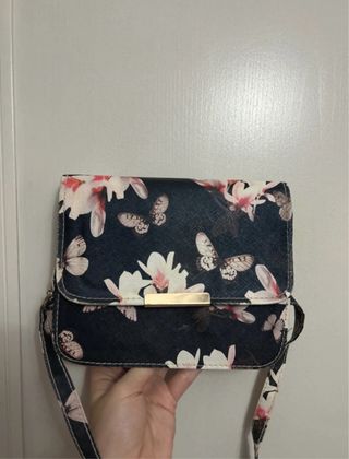 Bolso de mano con estampado floral y mariposas