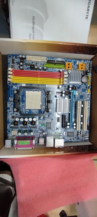 Placa base Gigabyte azul
