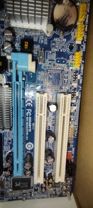 Placa base Gigabyte azul