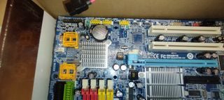 Placa base Gigabyte azul
