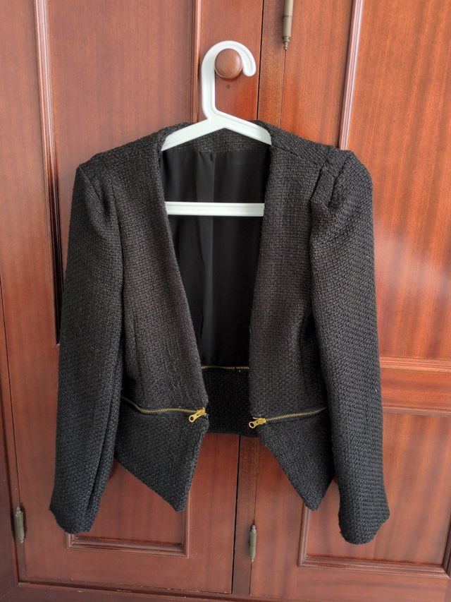 Giacca Chanel nera con cerniere dorate