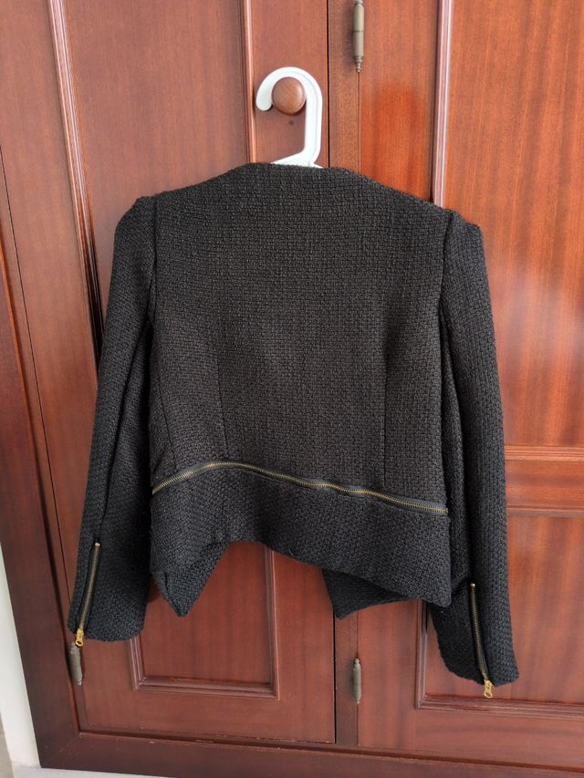 Giacca Chanel nera con cerniere dorate