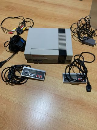 Nintendo NES COMPLETA con mandos y cables