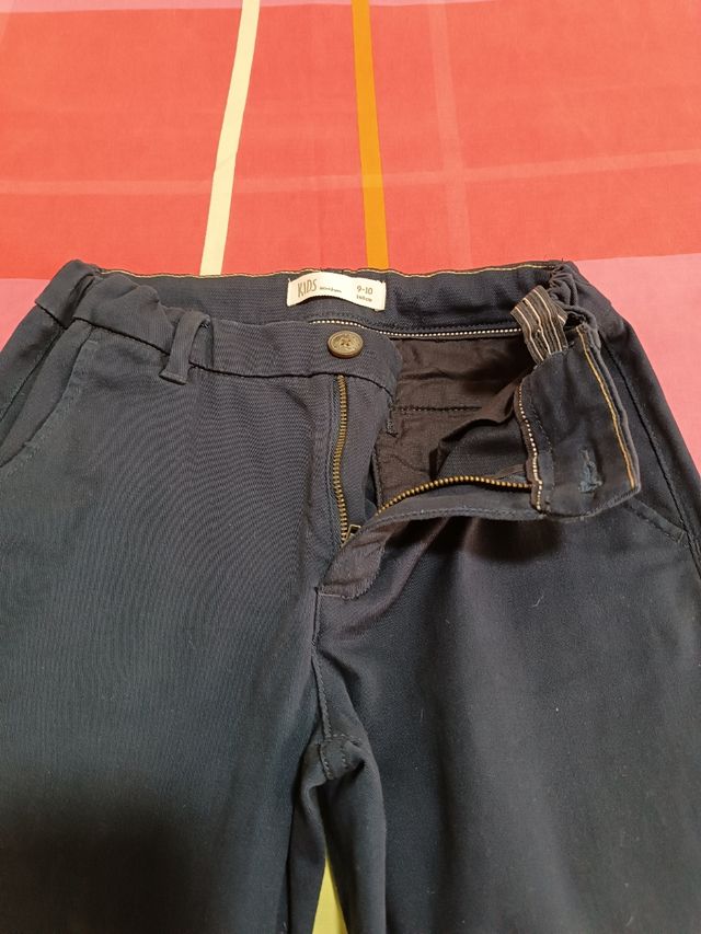 Pantalón chino azul marino. Talla 9-10 años.