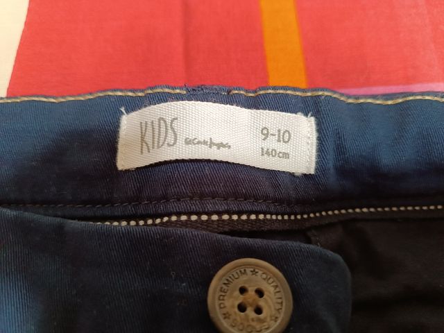 Pantalón chino azul marino. Talla 9-10 años.