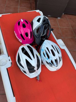 4 Cascos de Bicicleta , uno infantil 
