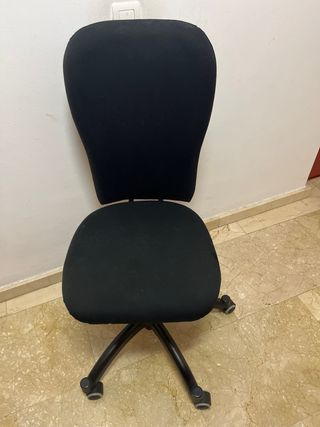 Silla de oficina negra