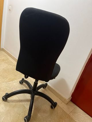Silla de oficina negra