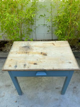 Mesa de madera antigua