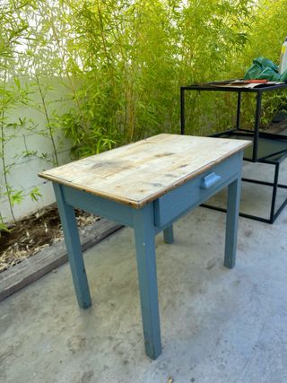 Mesa de madera antigua