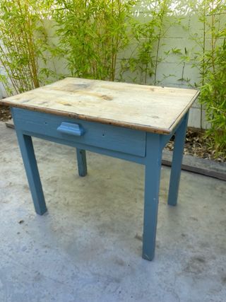 Mesa de madera antigua