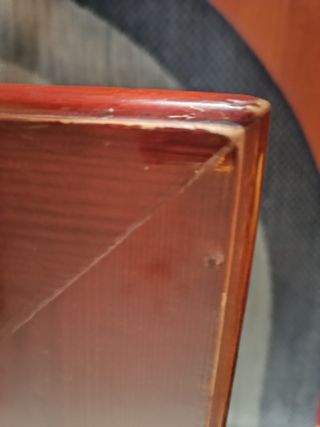 Mesa de salón antigua de madera y cristal biselado