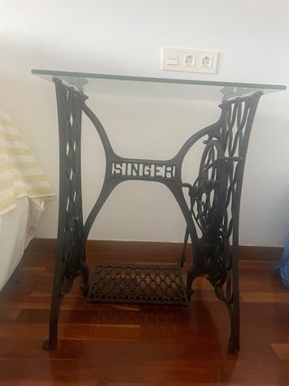 Mesa con base de patas de máquina de coser Singer