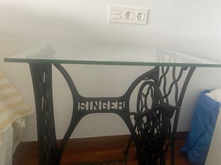 Mesa con base de patas de máquina de coser Singer