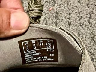 Zapatos Clarks de ante grises