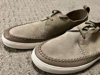 Zapatos Clarks de ante grises