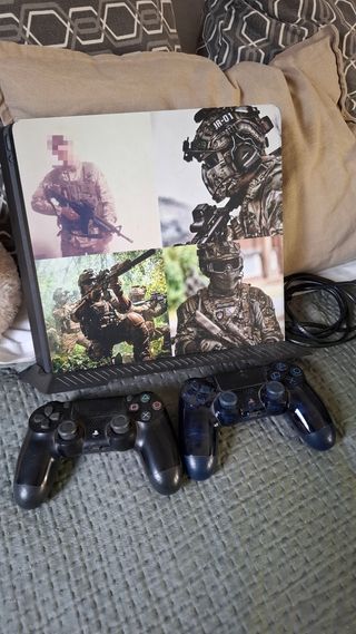 Consola PS4 Negra + 2 Mandos
