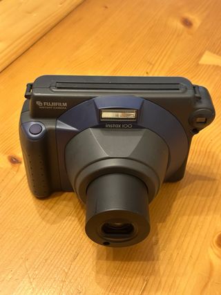 Fujifilm Instax 100 – Cámara Instantánea Vintage