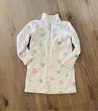 Bata de niña con estrellas