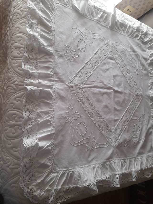 Funda cuadrante bordado blanco con encaje