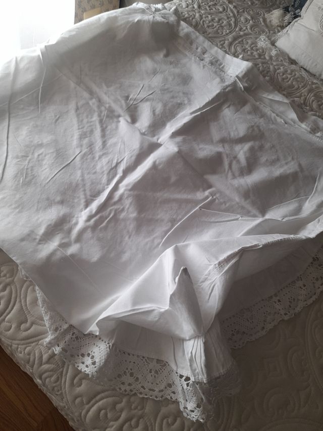 Funda cuadrante bordado blanco con encaje