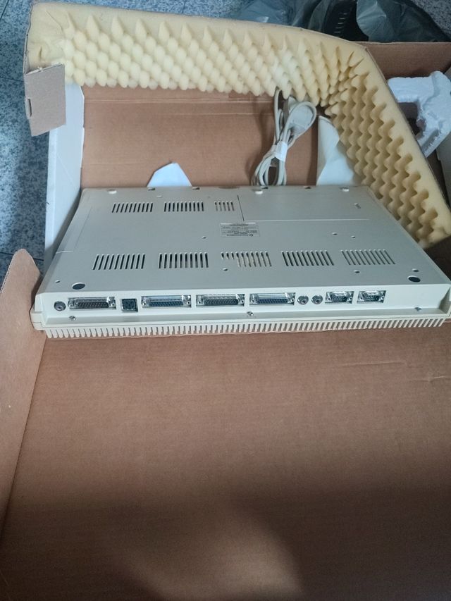 Commodore Amiga 500 con caja original. 
