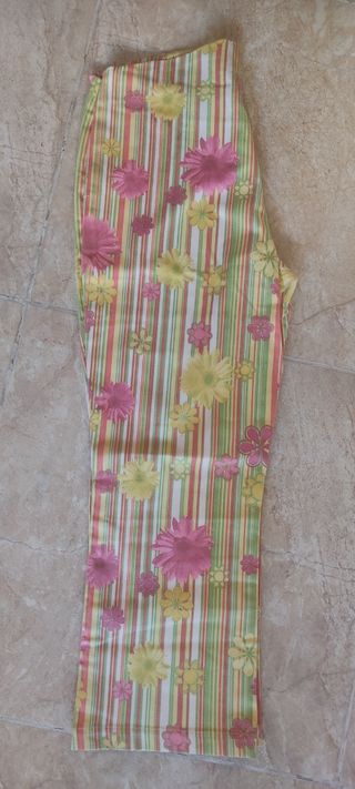 Pantalón pirata estampado floral