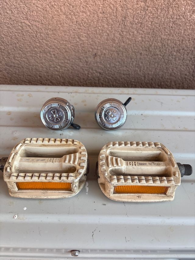 Lote pedales y timbres bici antiguos BH