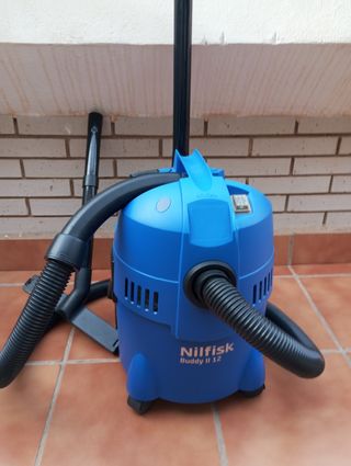 Aspiradora Nilfisk 12L con Accesorios