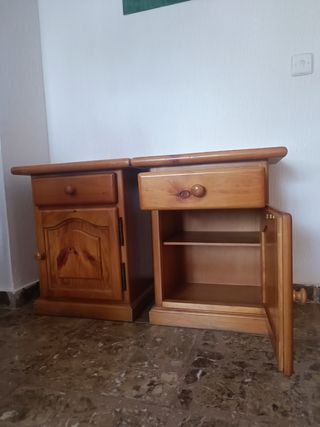 Mesitas de noche rústicas de madera maciza