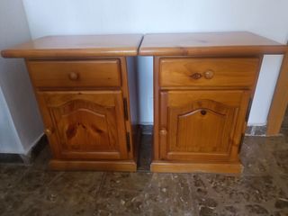 Mesitas de noche rústicas de madera maciza