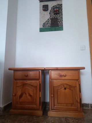 Mesitas de noche rústicas de madera maciza