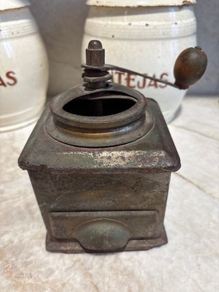 Molinillo de café antiguo