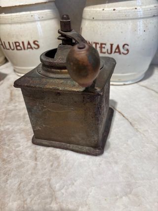 Molinillo de café antiguo