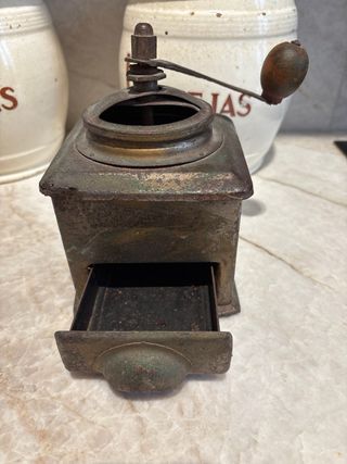 Molinillo de café antiguo