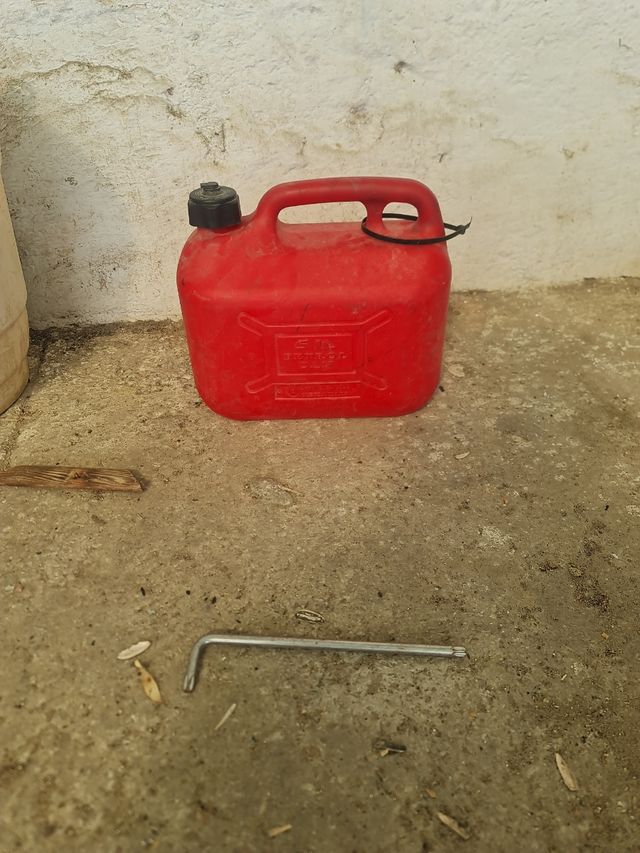Garrafa de combustible roja 5L