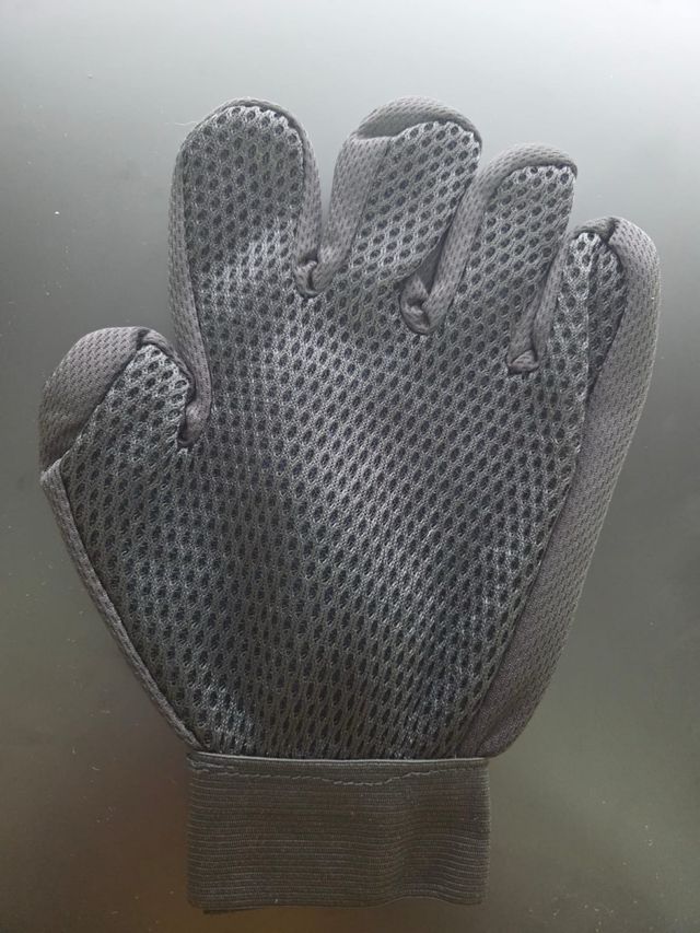 Guanto per la depilazione degli animali domestici