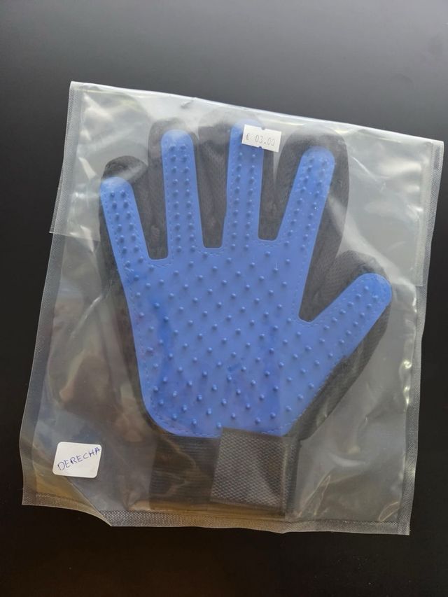 Guanto per la depilazione degli animali domestici