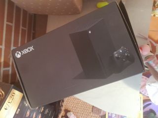 Xbox Series X 1TB + 4TB Disco + 2 Mandos + 11 Jueg