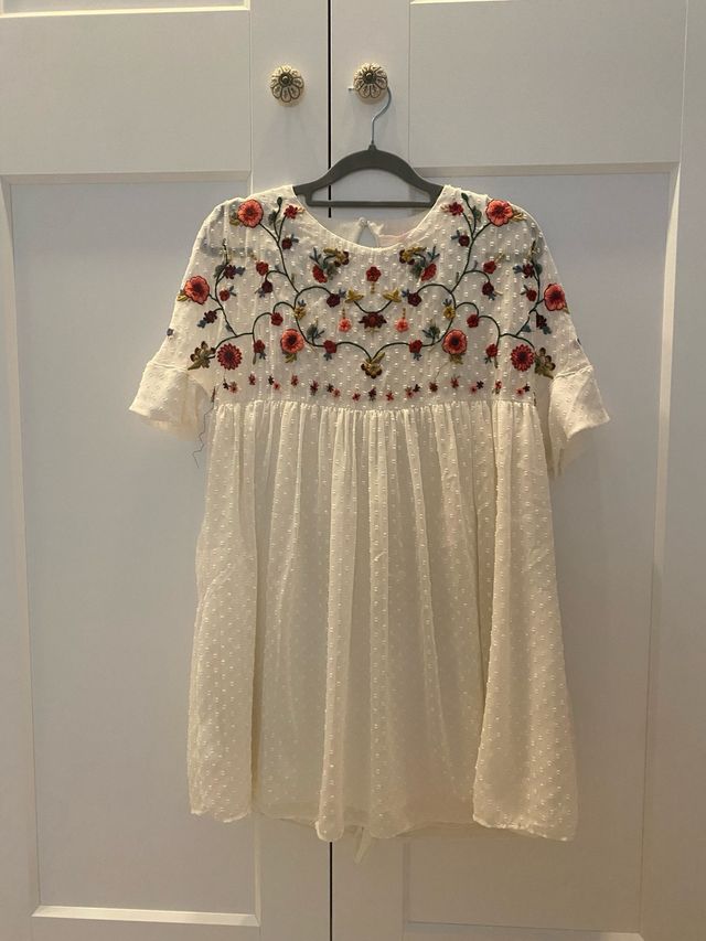 Vestido Zara bordado blanco