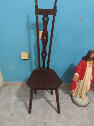 Silla Antigua de Madera