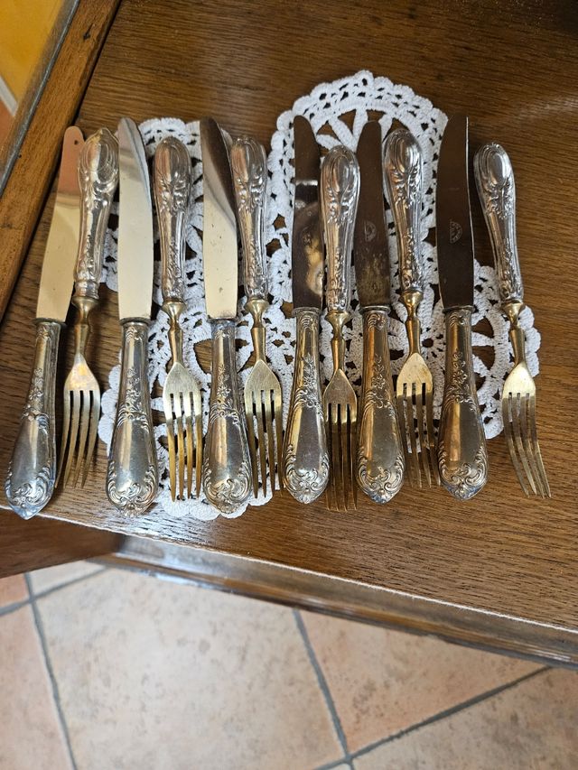 Antiche posate da dolce in argento e oro