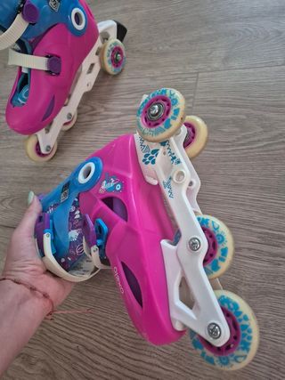 Patines Oxelo rosas y azules talla 32-35.
