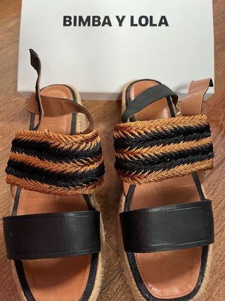 Sandalias Bimba y Lola Plataforma Negro Marrón